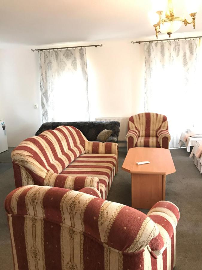 Penzion Aniko Diakovce-Sala Luaran gambar